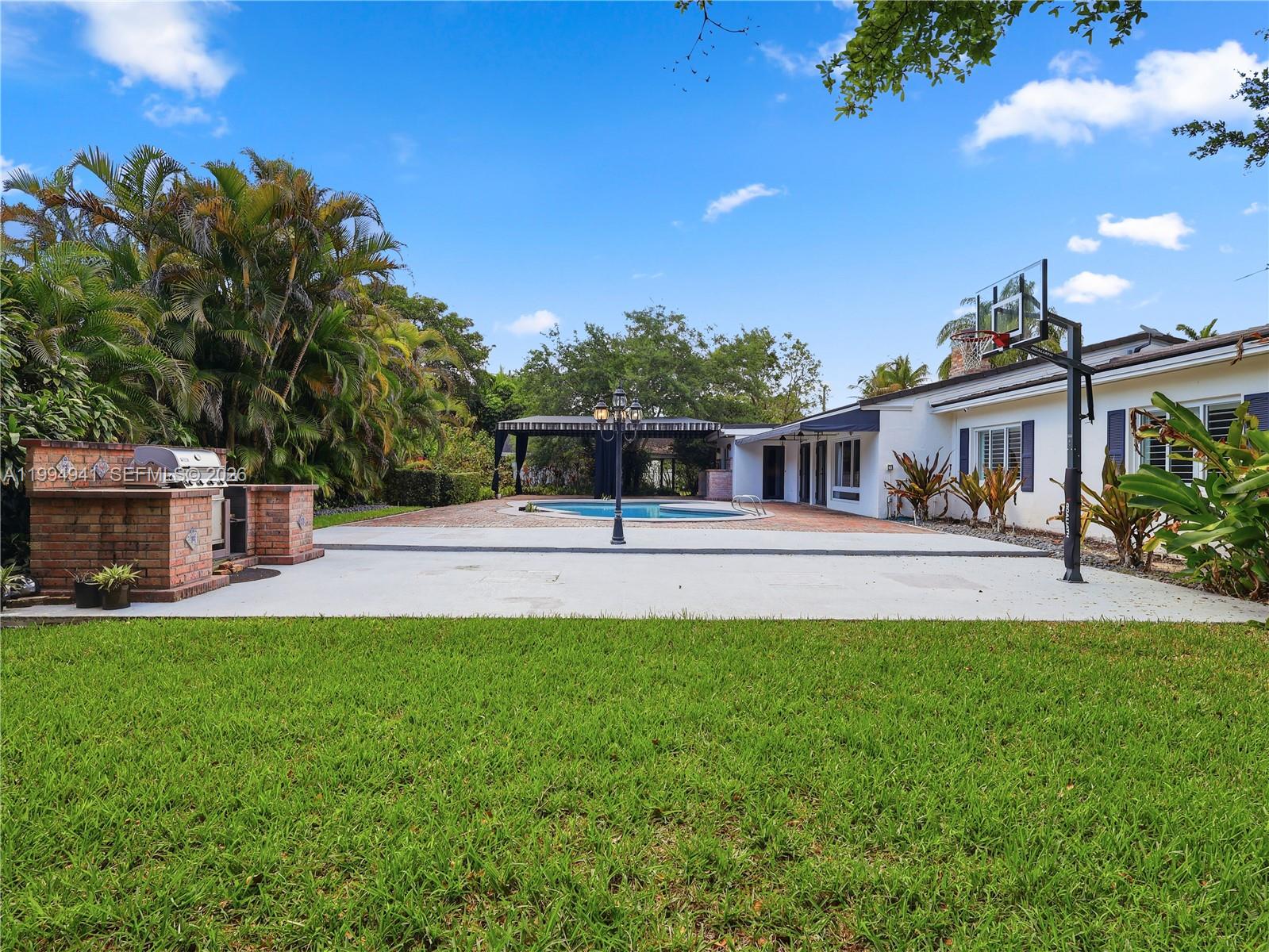 8500 SW 70th St, Miami FL 33143