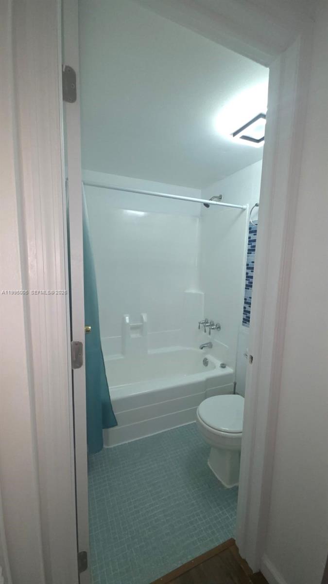 2350 NE 135th St #1402, North Miami FL 33181