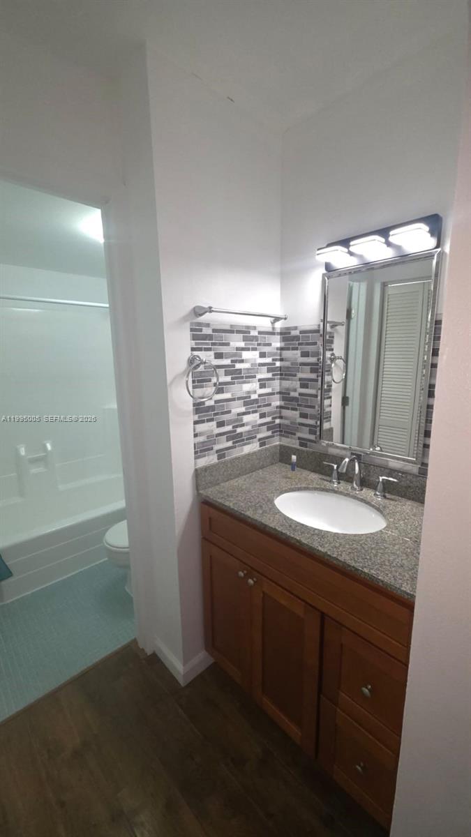 2350 NE 135th St #1402, North Miami FL 33181