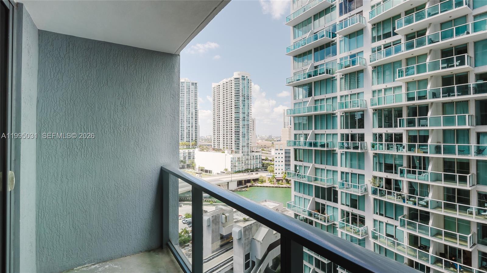 31 SE 6th St #1906, Miami FL 33131