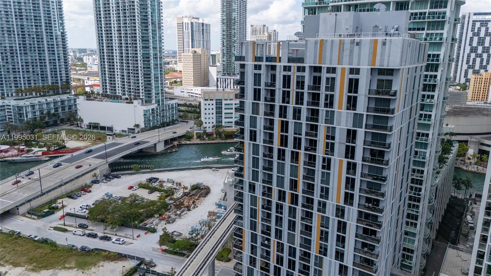 31 SE 6th St #1906, Miami FL 33131