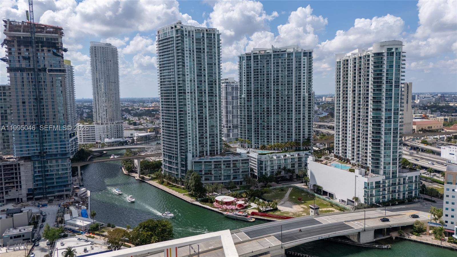 31 SE 6th St #1906, Miami FL 33131