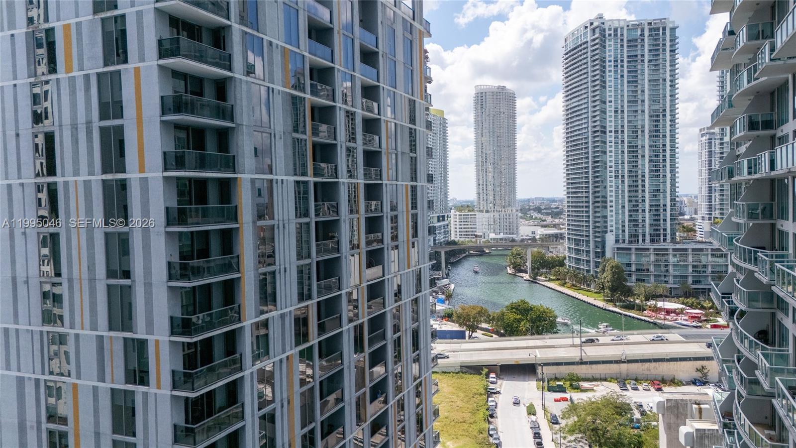 31 SE 6th St #1906, Miami FL 33131