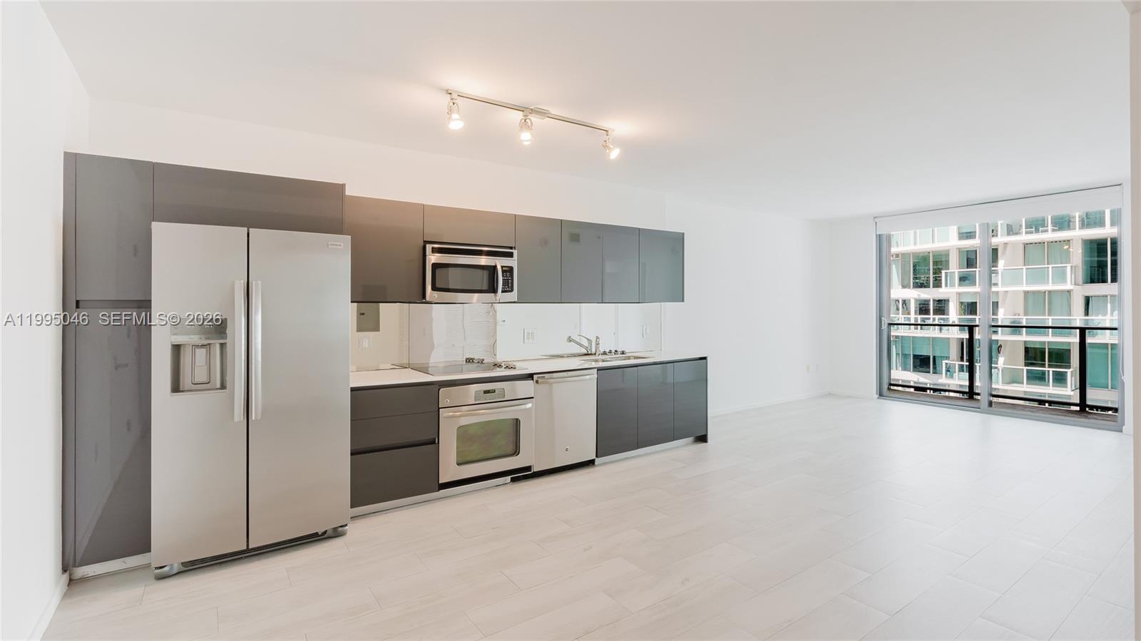31 SE 6th St #1906, Miami FL 33131