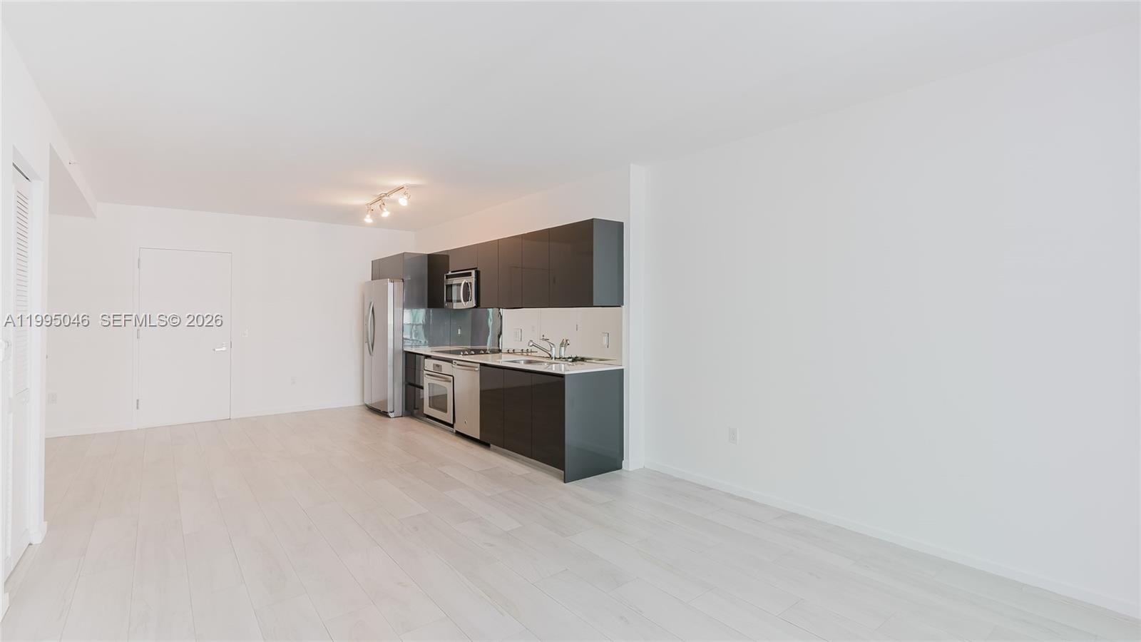 31 SE 6th St #1906, Miami FL 33131