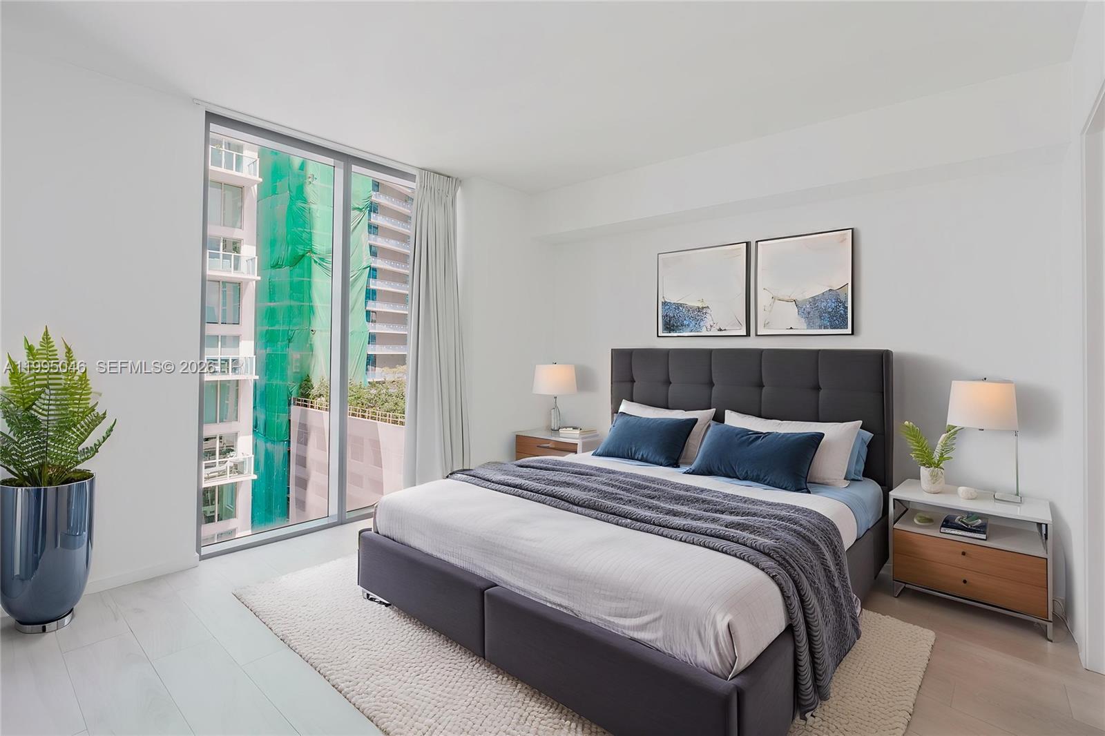 31 SE 6th St #1906, Miami FL 33131