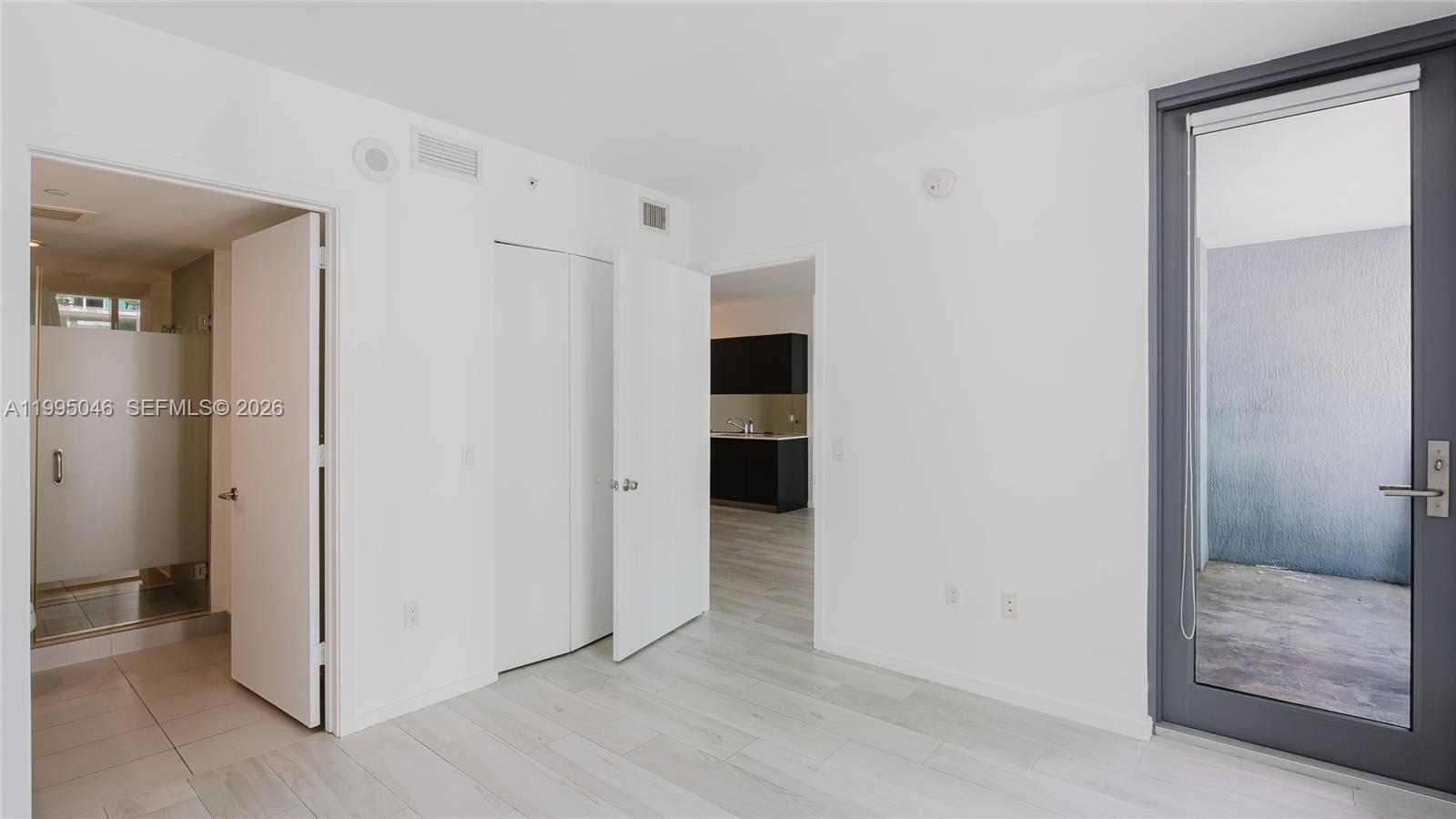 31 SE 6th St #1906, Miami FL 33131