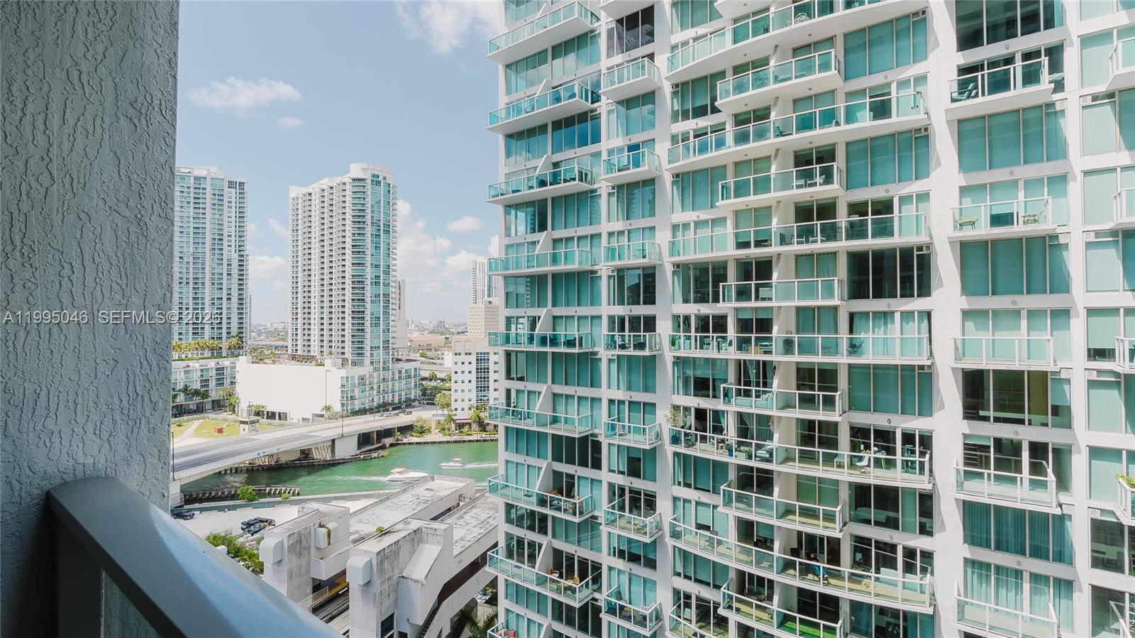 31 SE 6th St #1906, Miami FL 33131