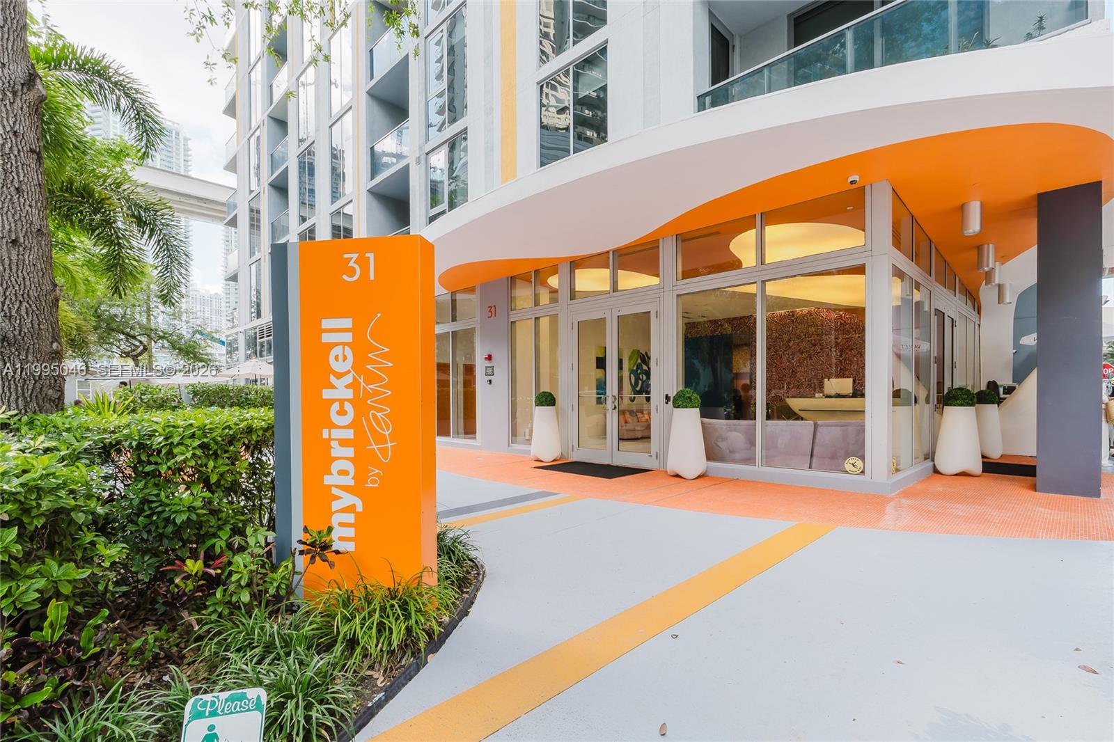 31 SE 6th St #1906, Miami FL 33131