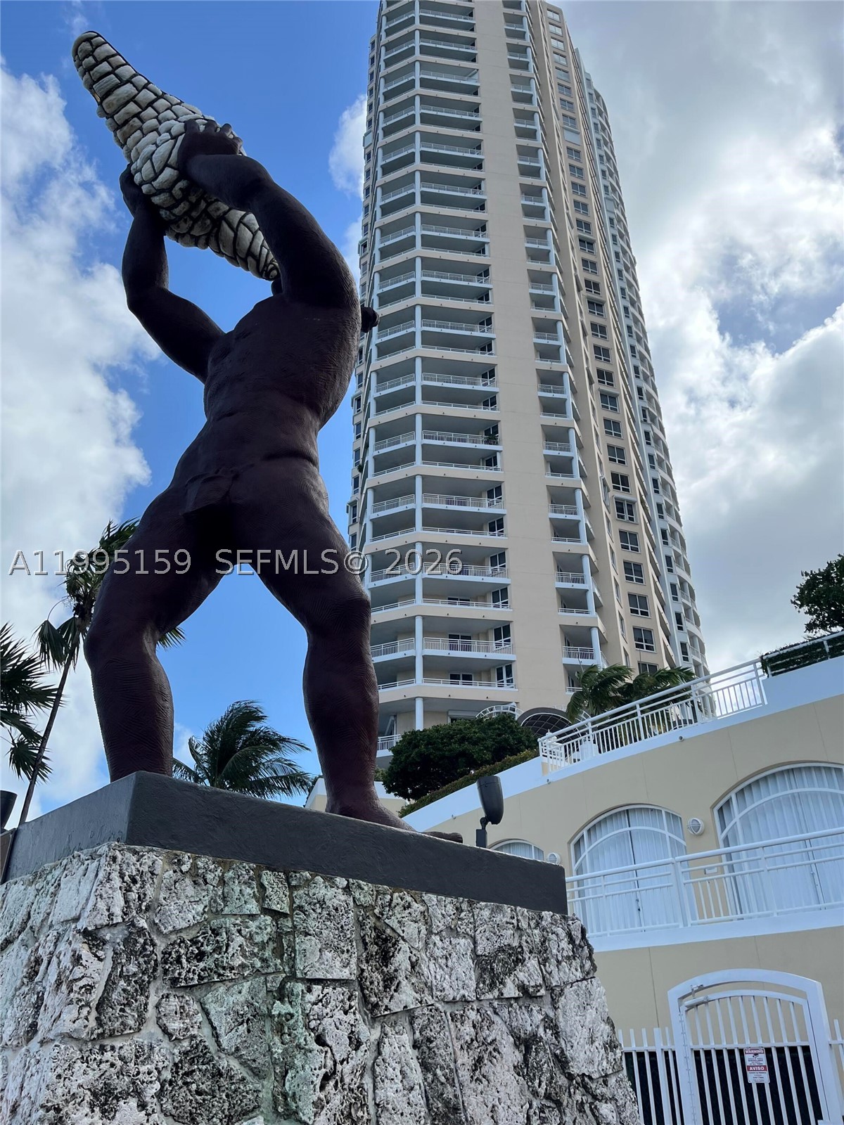 808 Brickell Key Dr #2002, Miami FL 33131