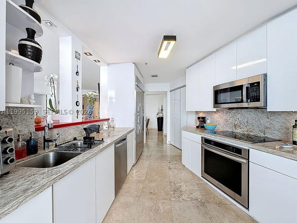 808 Brickell Key Dr #2002, Miami FL 33131
