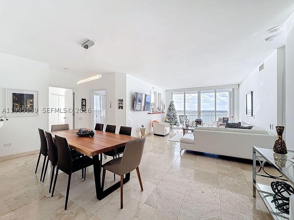 808 Brickell Key Dr #2002, Miami FL 33131
