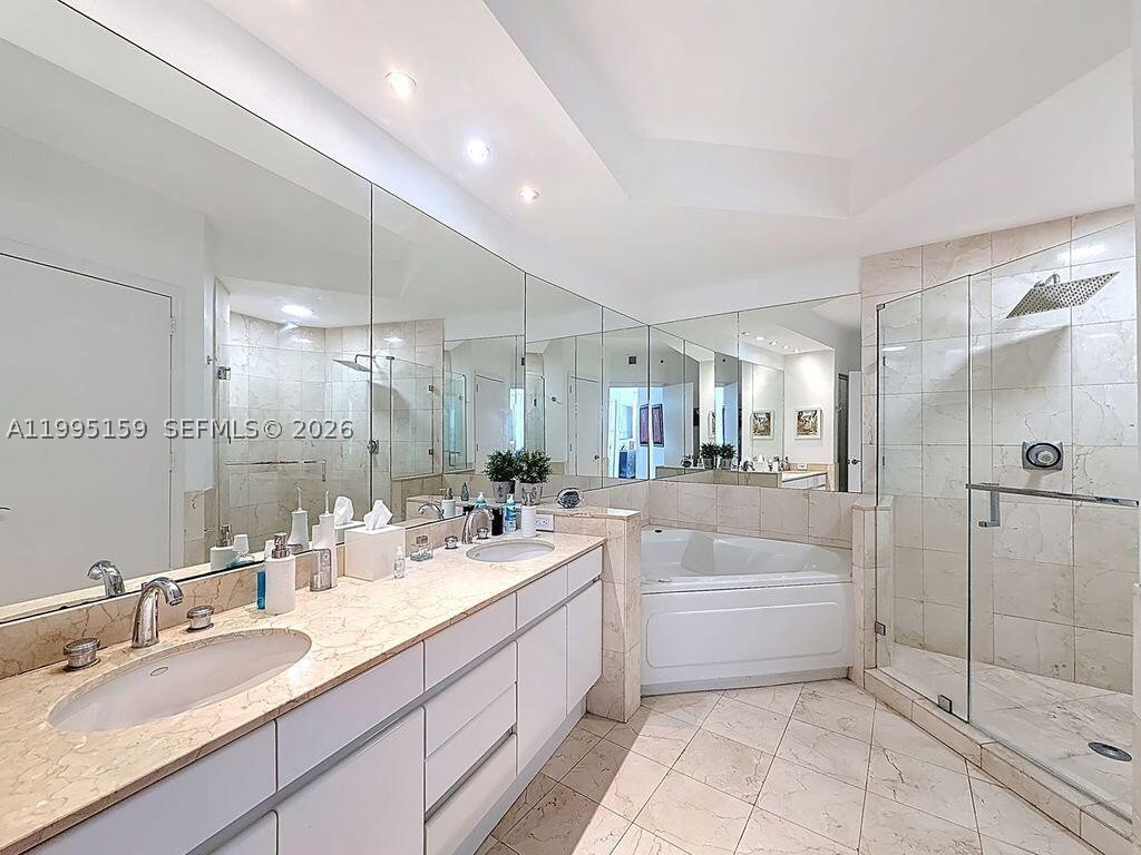 808 Brickell Key Dr #2002, Miami FL 33131