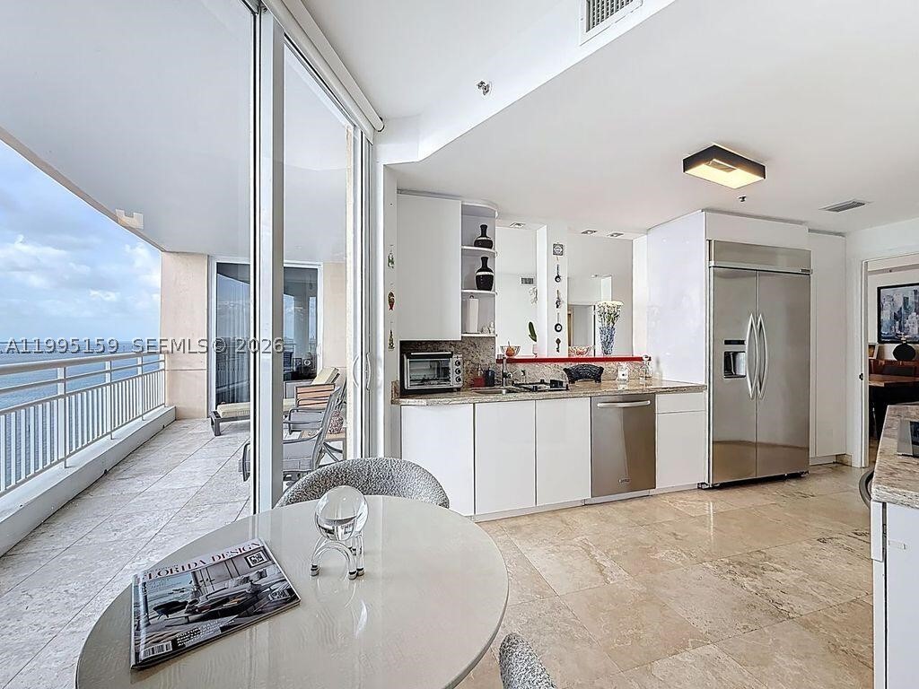 808 Brickell Key Dr #2002, Miami FL 33131