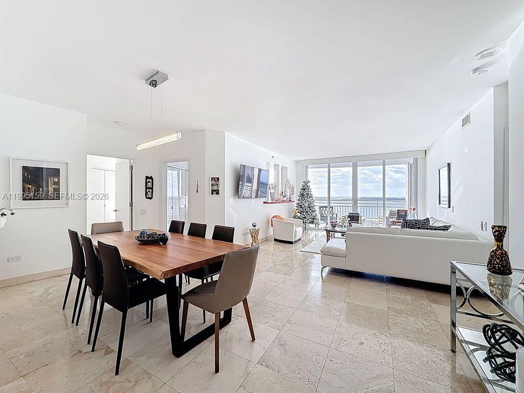 808 Brickell Key Dr #2002, Miami FL 33131
