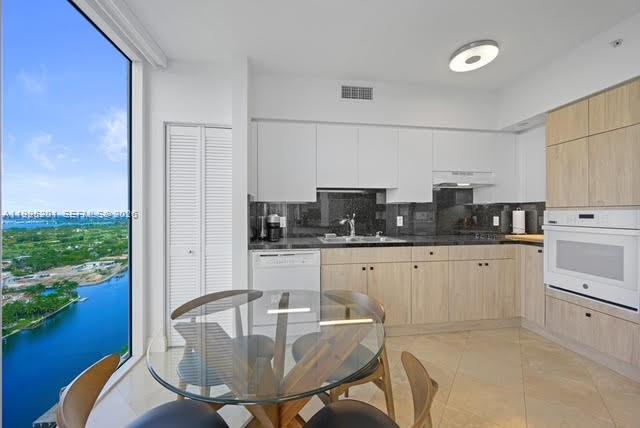 4779 Collins Ave #3206, Miami Beach FL 33140