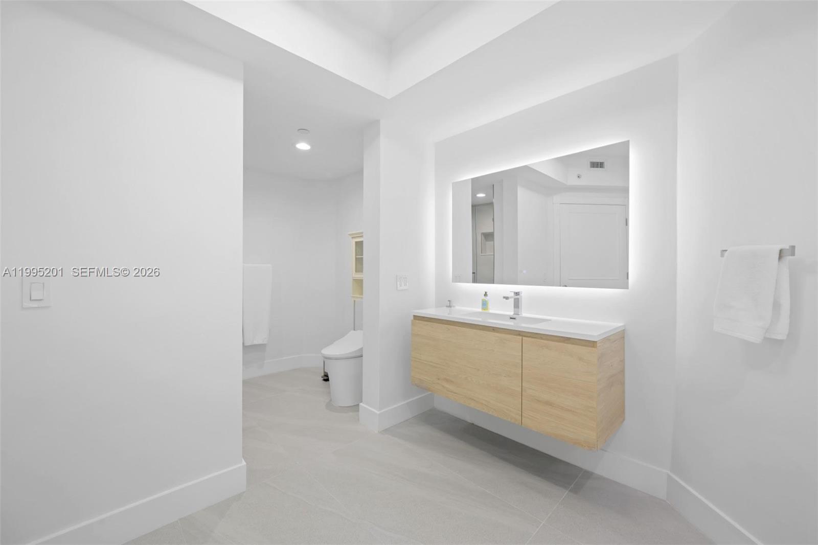 4779 Collins Ave #3206, Miami Beach FL 33140