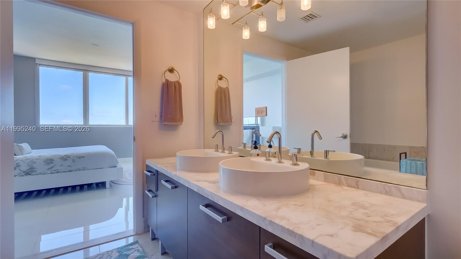 253 NE 2nd St #3509, Miami FL 33132