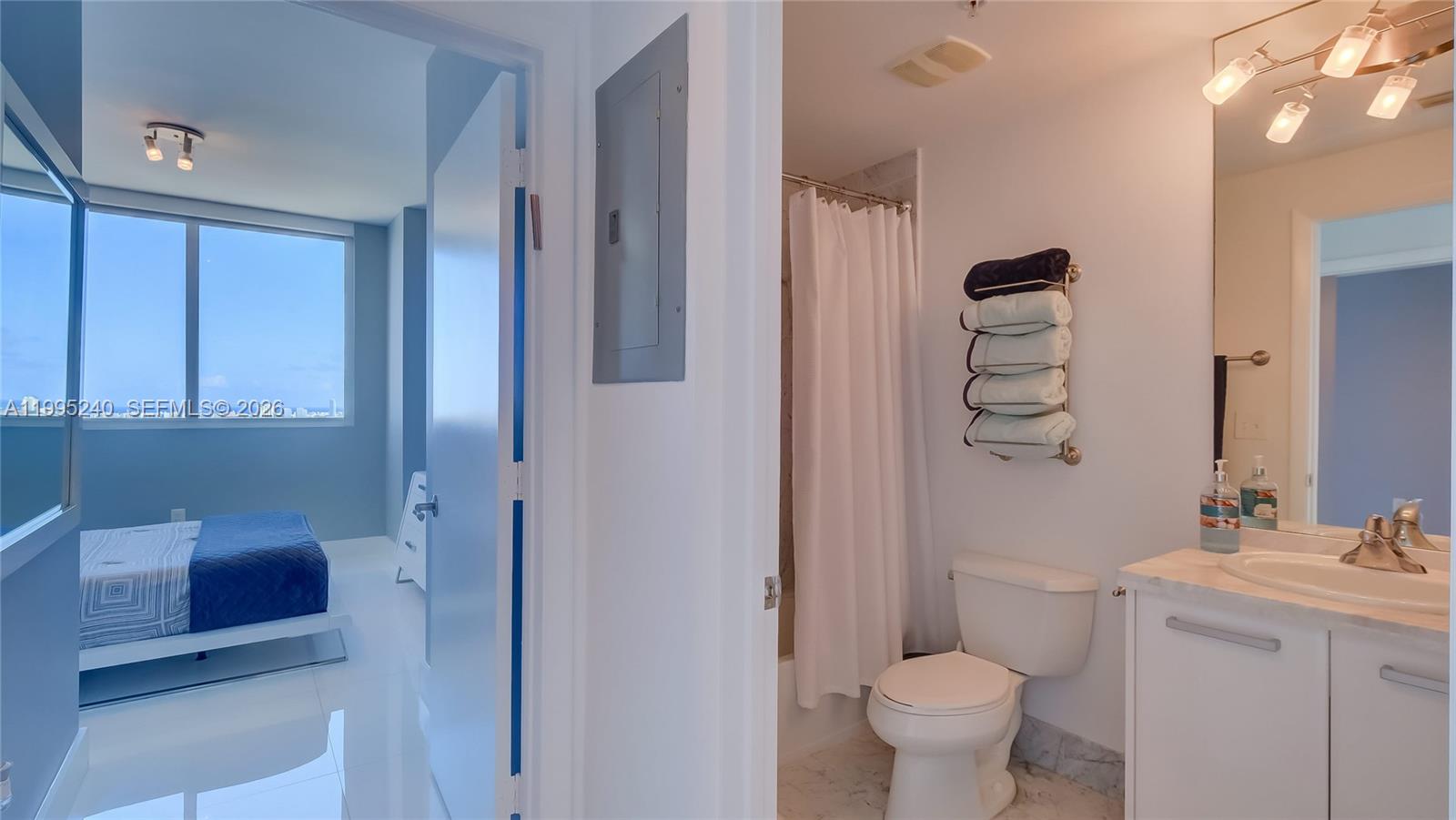 253 NE 2nd St #3509, Miami FL 33132