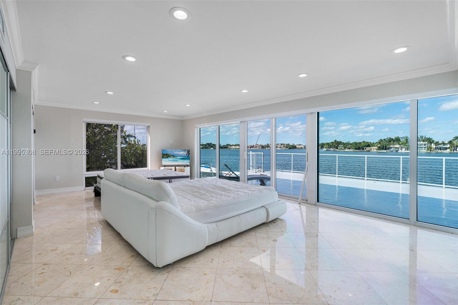 1055 Stillwater Dr, Miami Beach FL 33141