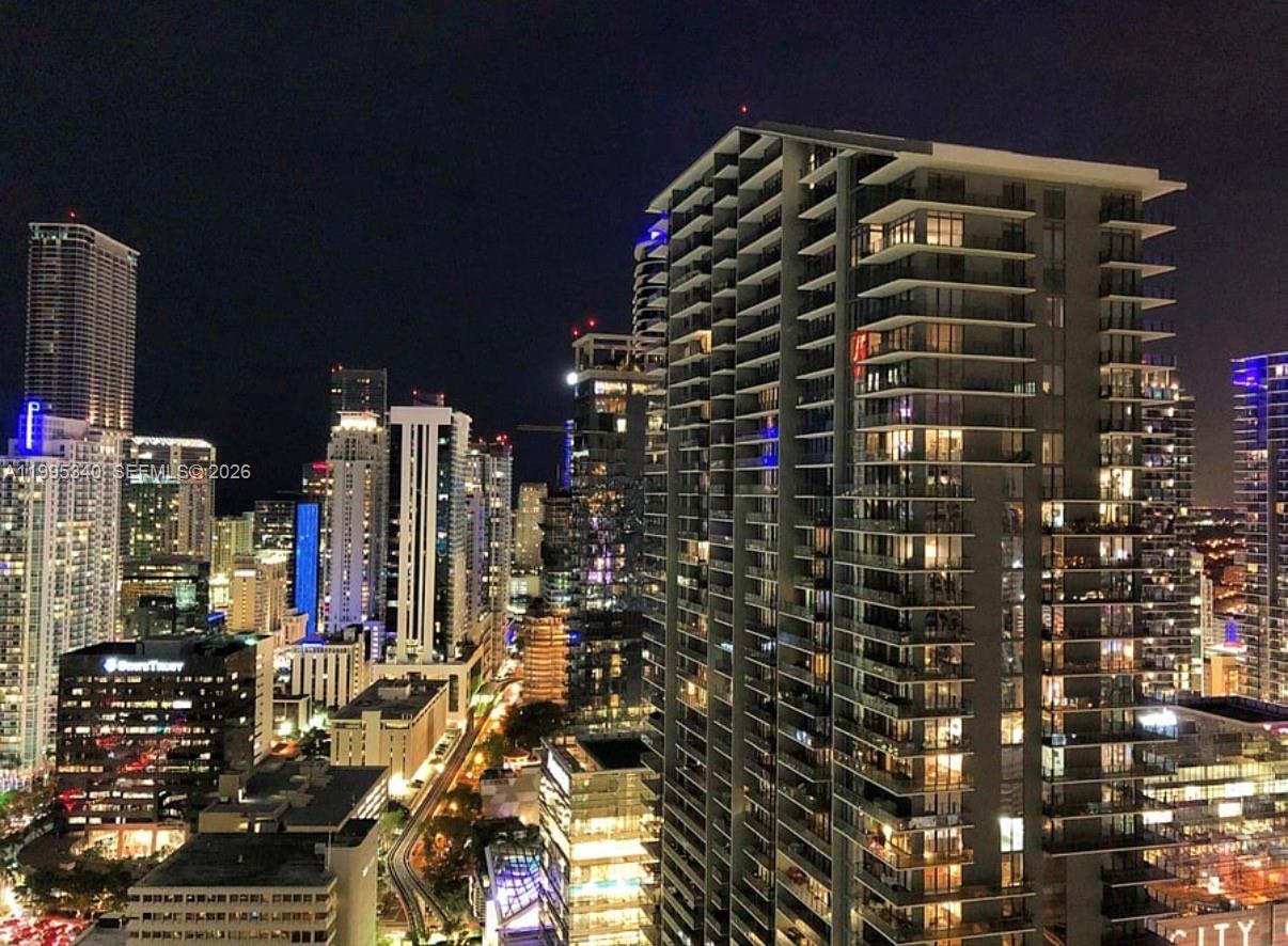 31 SE 5th St #1402, Miami FL 33131