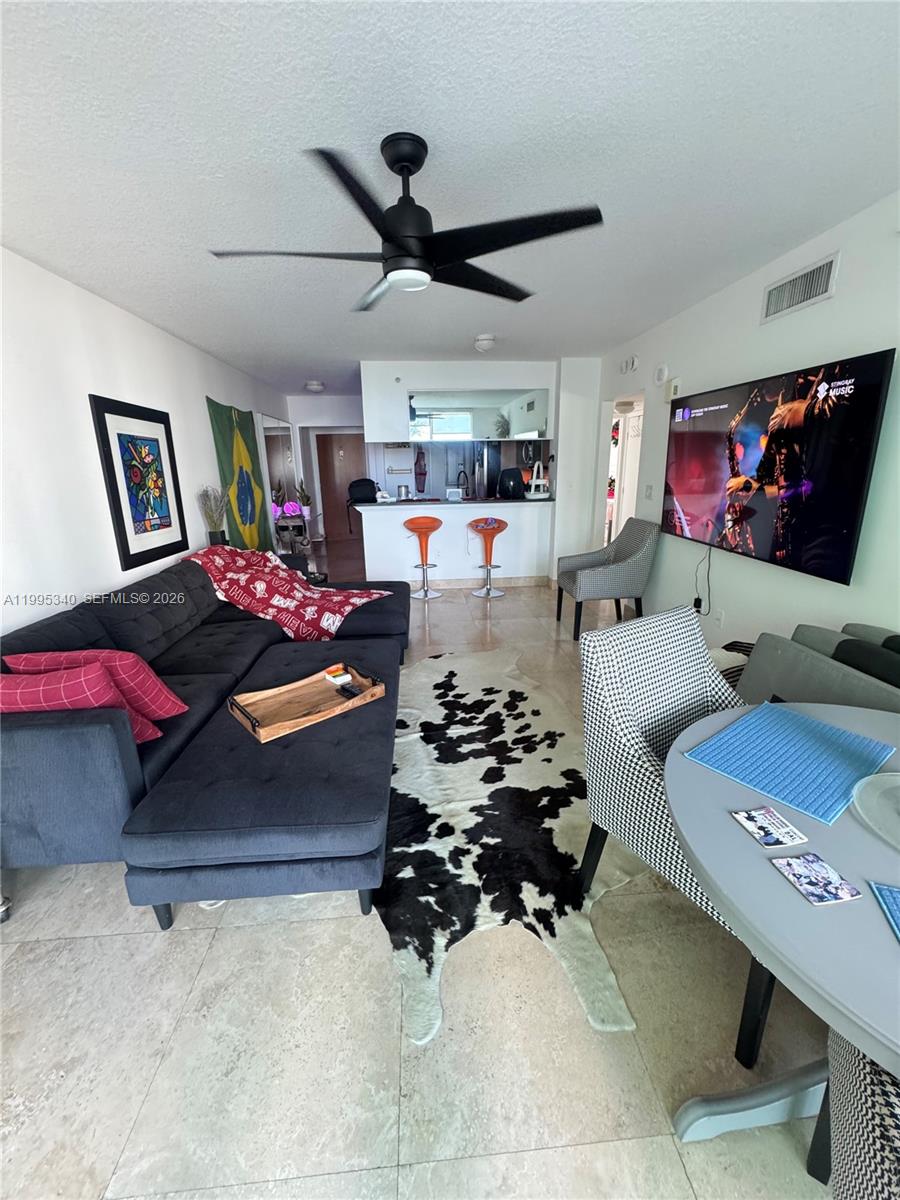 31 SE 5th St #1402, Miami FL 33131