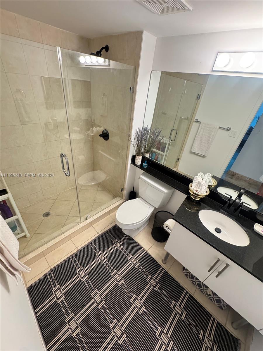 31 SE 5th St #1402, Miami FL 33131