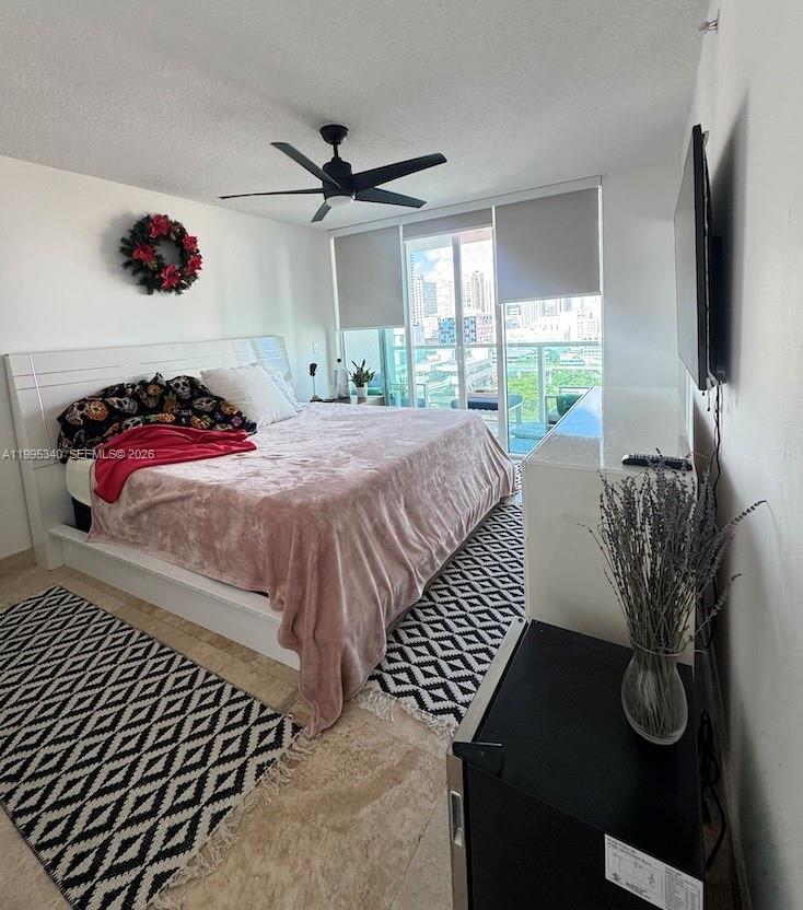 31 SE 5th St #1402, Miami FL 33131