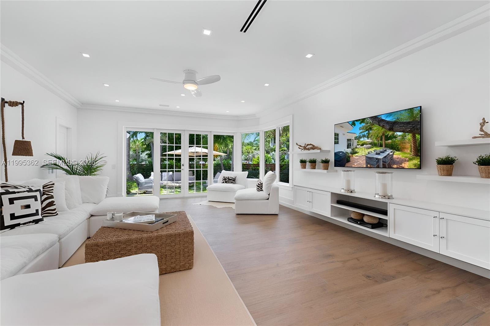 2575 Pine Tree Dr #., Miami Beach FL 33140