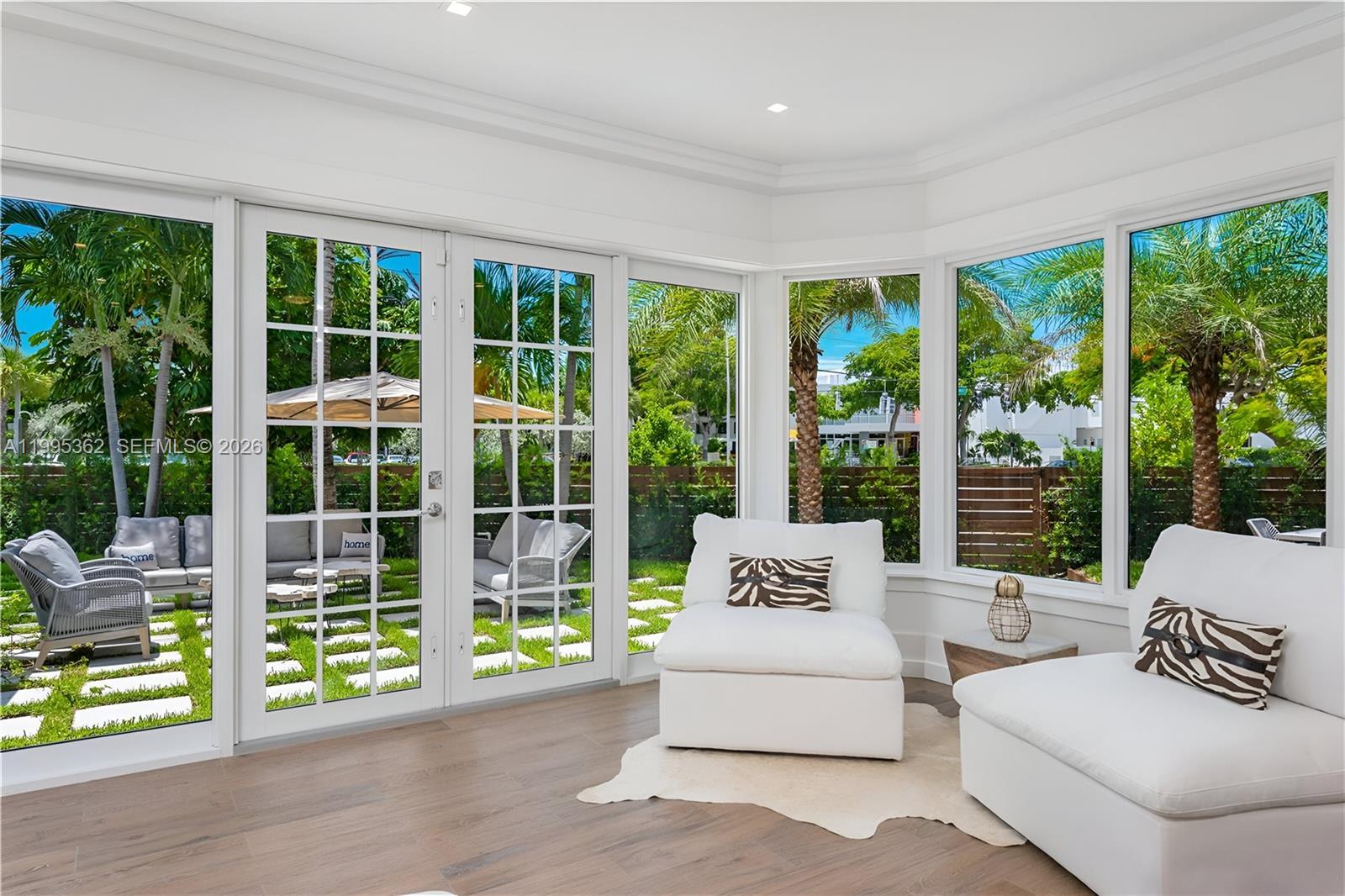 2575 Pine Tree Dr #., Miami Beach FL 33140