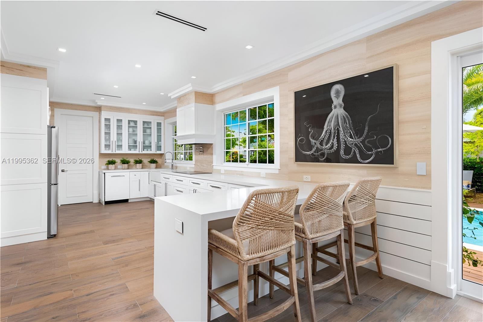 2575 Pine Tree Dr #., Miami Beach FL 33140