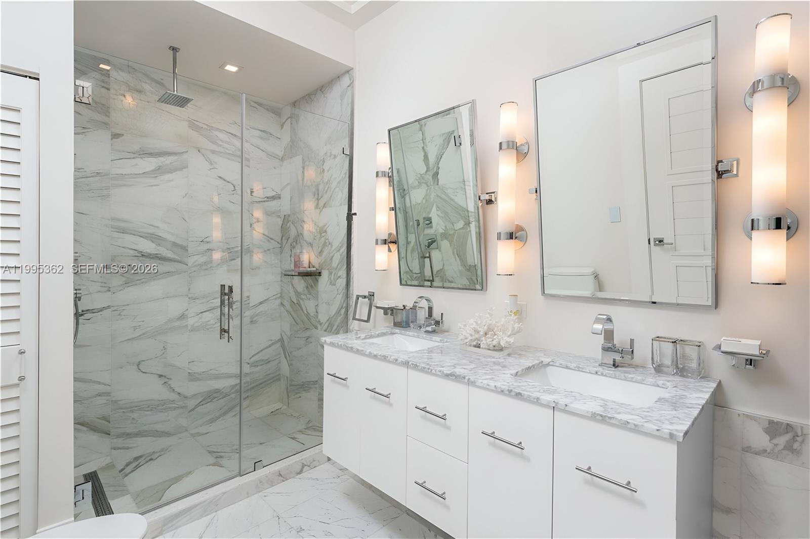 2575 Pine Tree Dr #., Miami Beach FL 33140