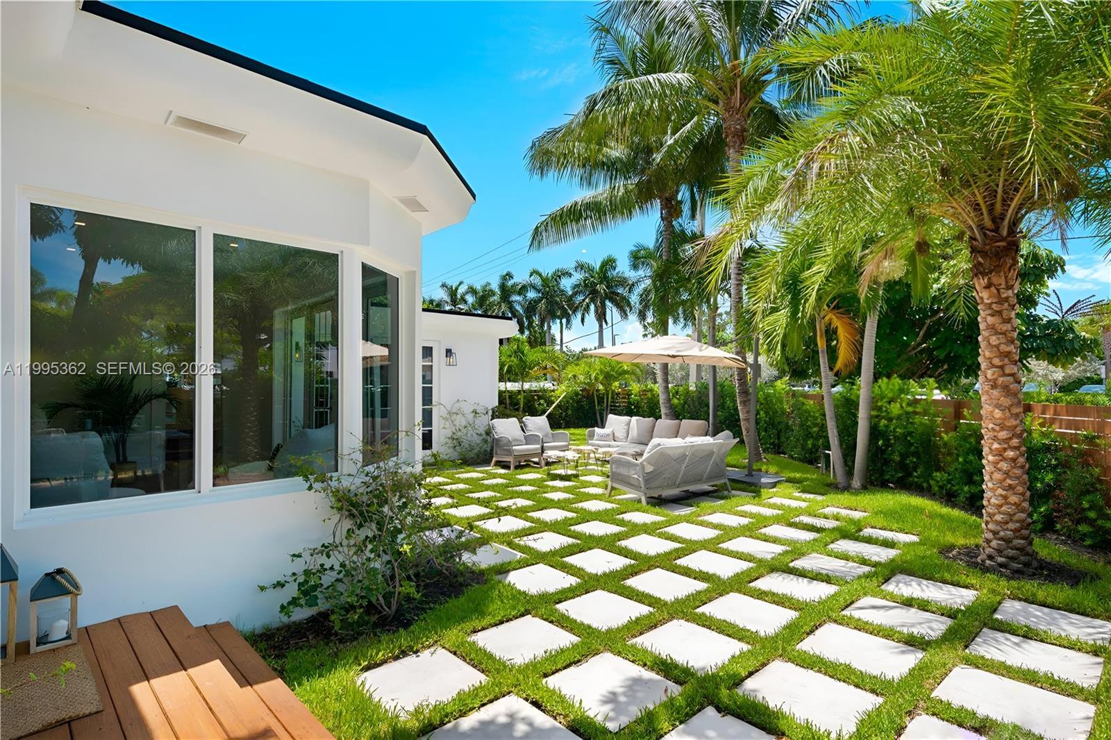 2575 Pine Tree Dr #., Miami Beach FL 33140