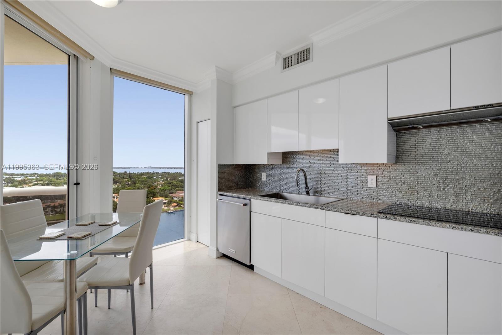 4779 Collins Ave #1706, Miami Beach FL 33140