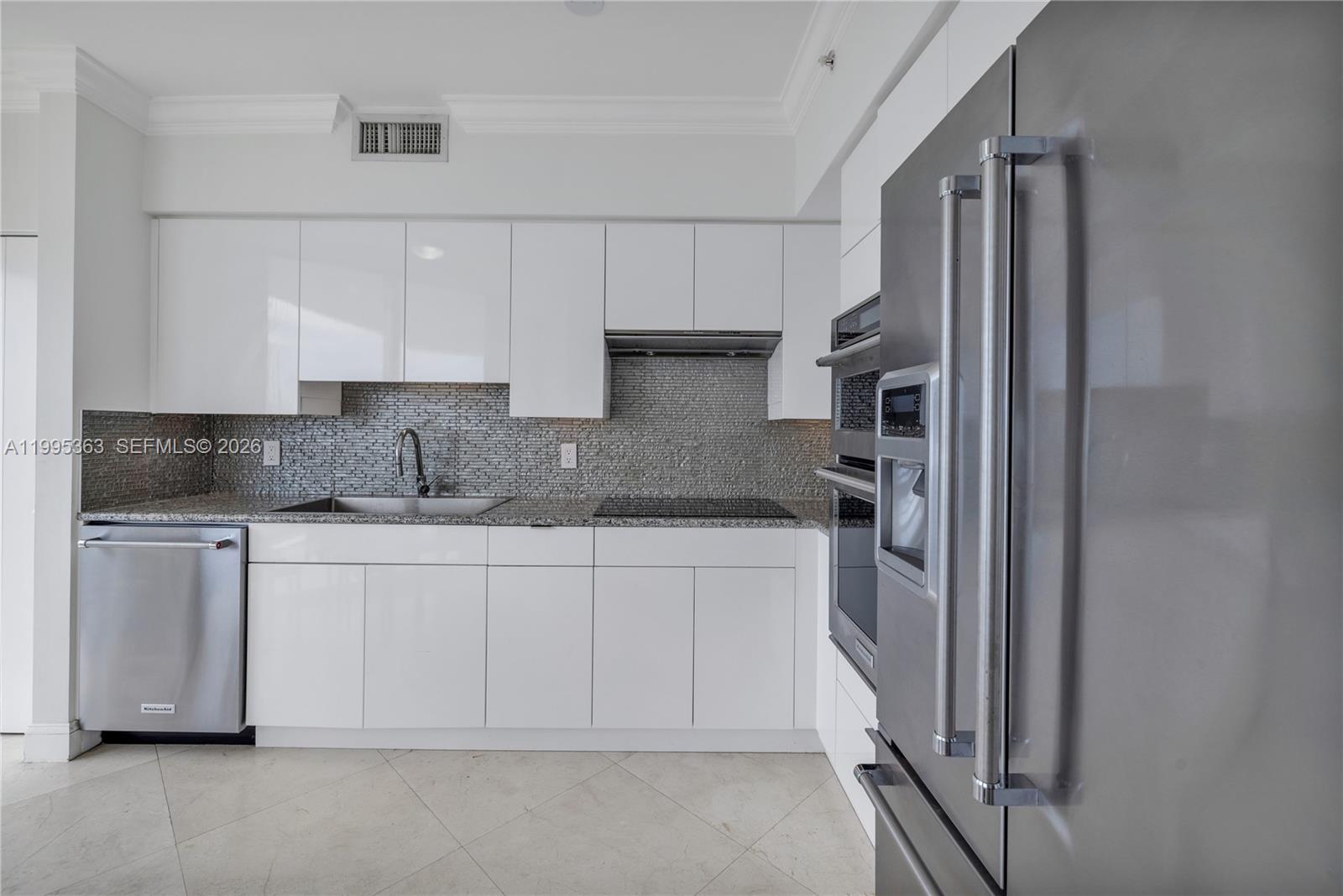 4779 Collins Ave #1706, Miami Beach FL 33140