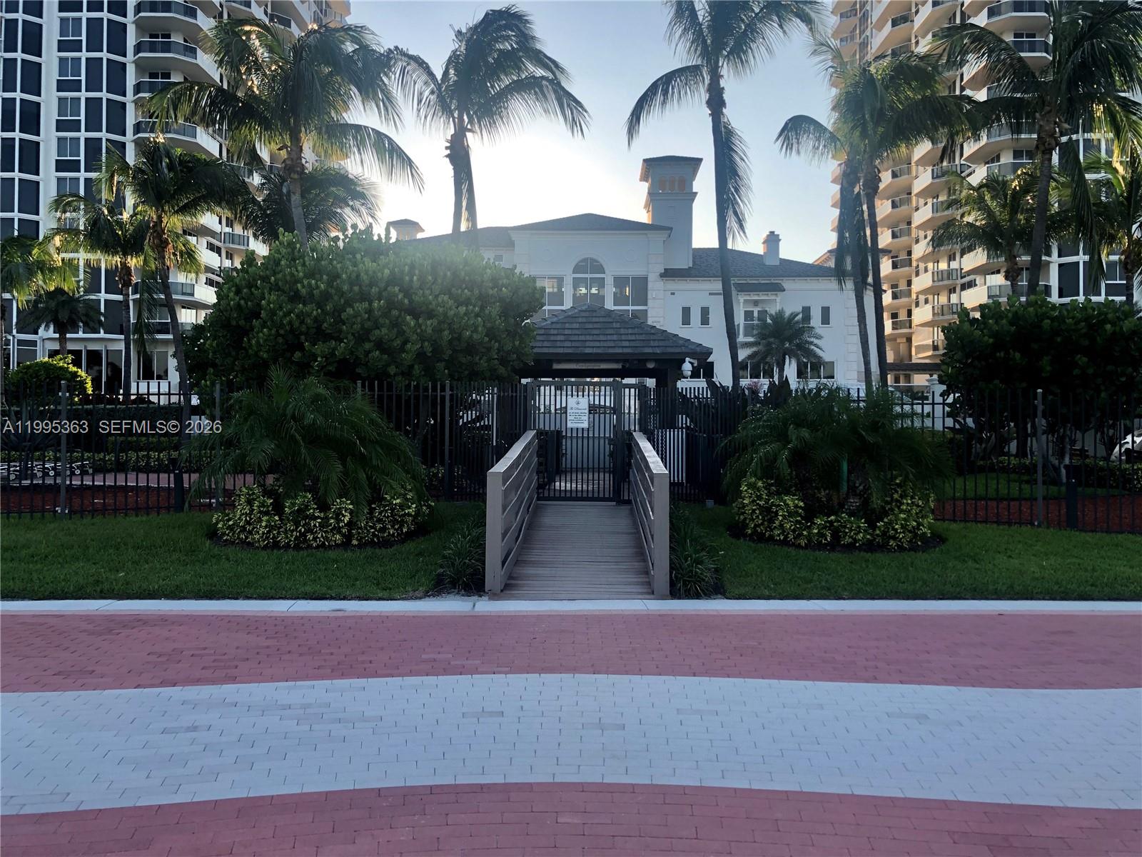 4779 Collins Ave #1706, Miami Beach FL 33140