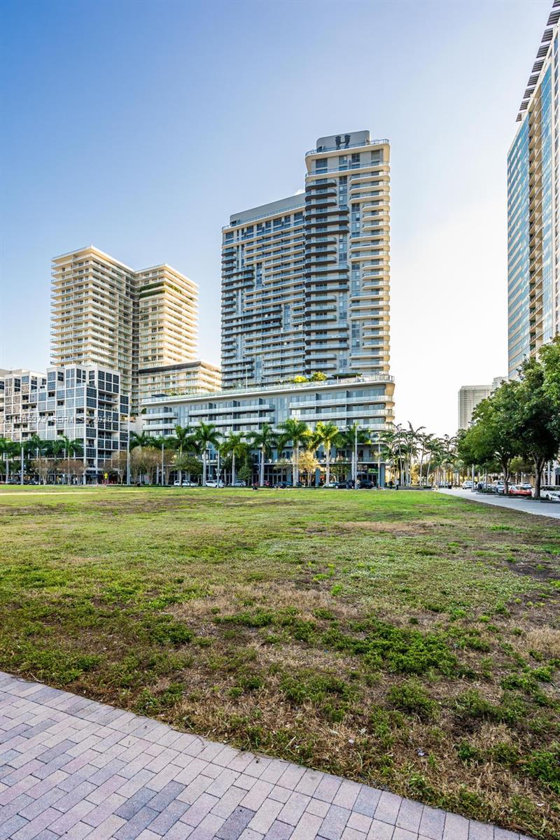 121 NE 34th St #3003, Miami FL 33137