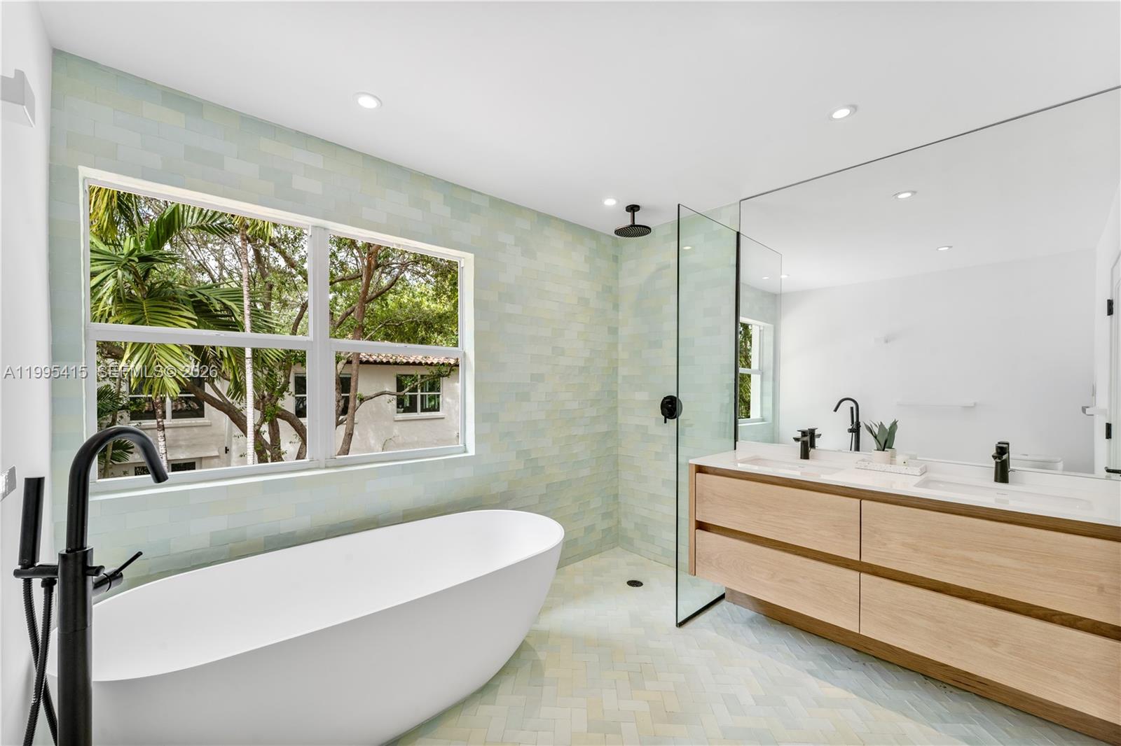 5812 Alton Rd, Miami Beach FL 33140