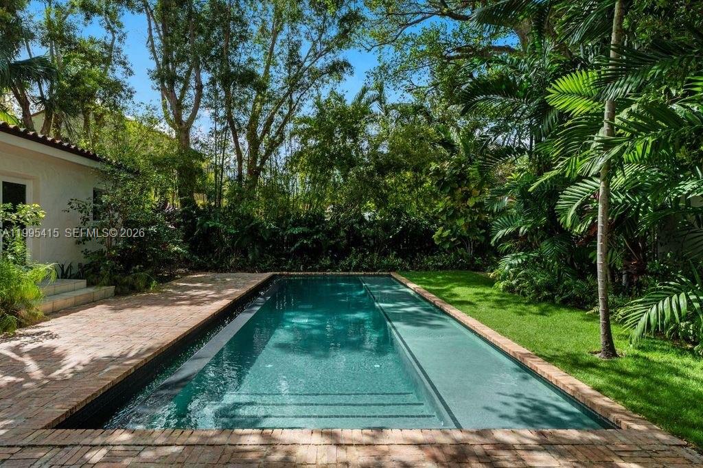 5812 Alton Rd, Miami Beach FL 33140