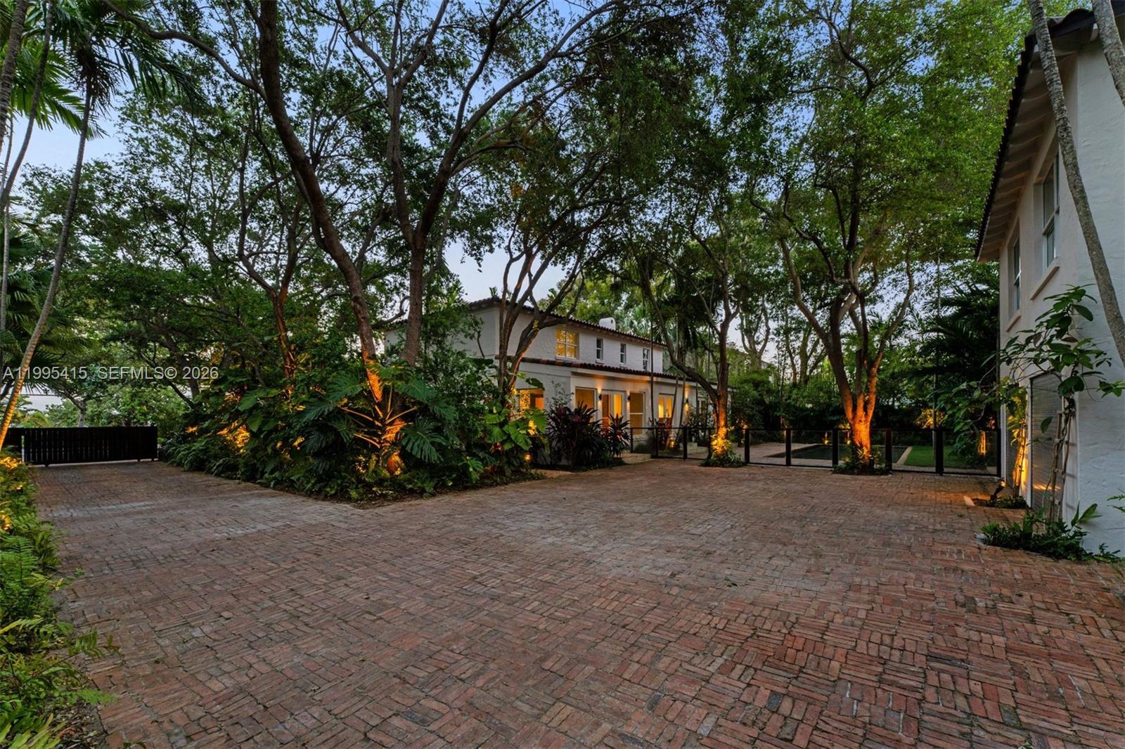 5812 Alton Rd, Miami Beach FL 33140