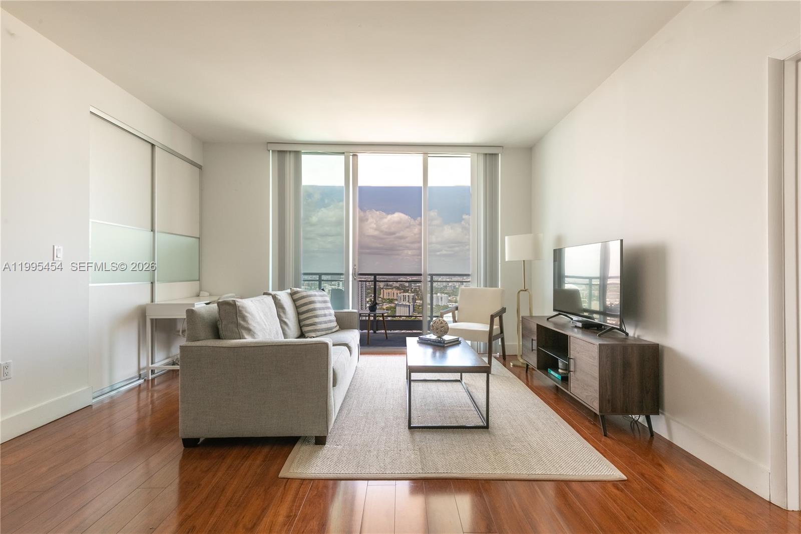 90 SW 3rd St #3806, Miami FL 33130