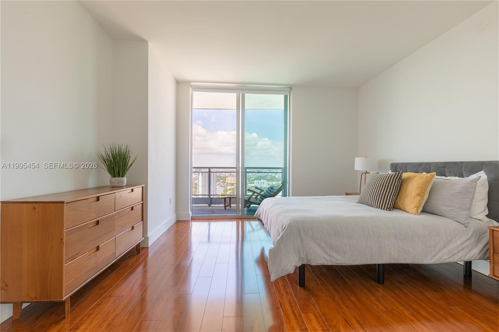 90 SW 3rd St #3806, Miami FL 33130
