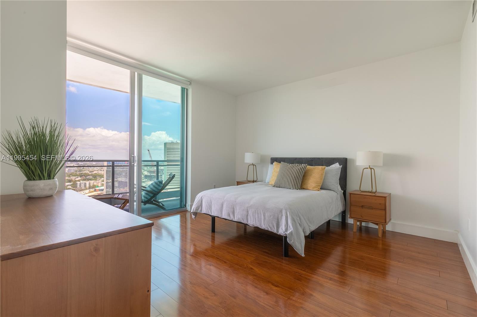 90 SW 3rd St #3806, Miami FL 33130