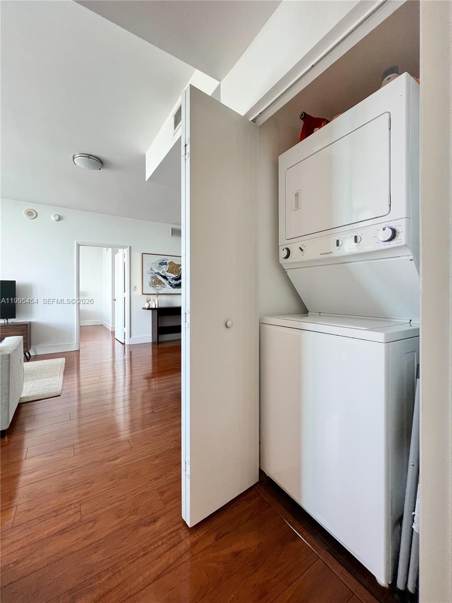 90 SW 3rd St #3806, Miami FL 33130