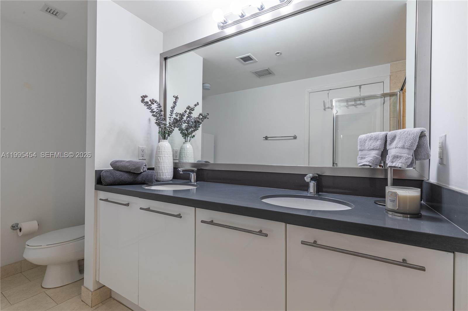 90 SW 3rd St #3806, Miami FL 33130