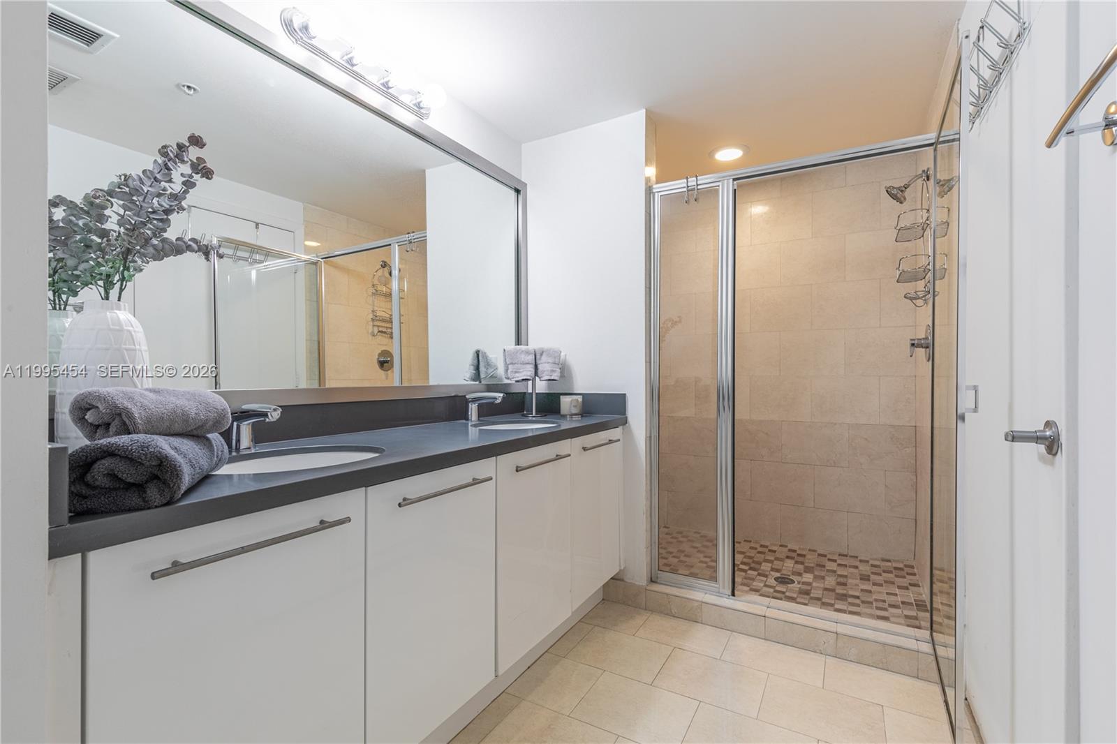 90 SW 3rd St #3806, Miami FL 33130