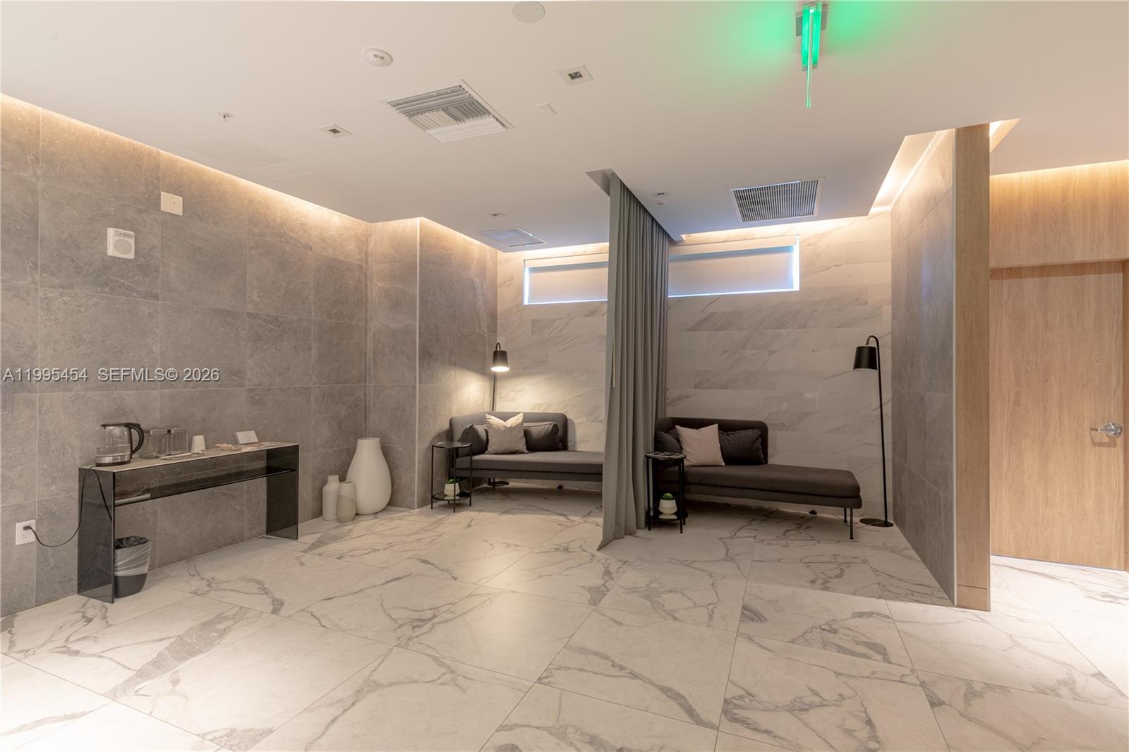 90 SW 3rd St #3806, Miami FL 33130