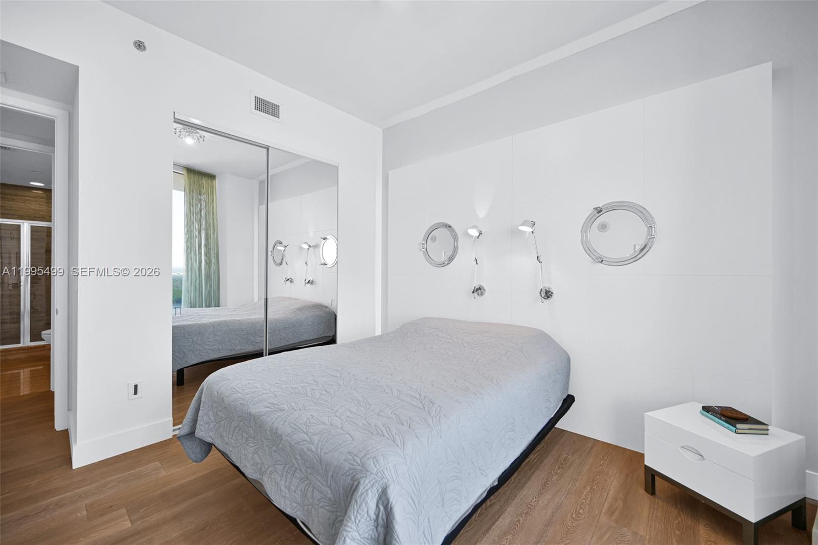 15901 Collins Ave #2405, Sunny Isles Beach FL 33160