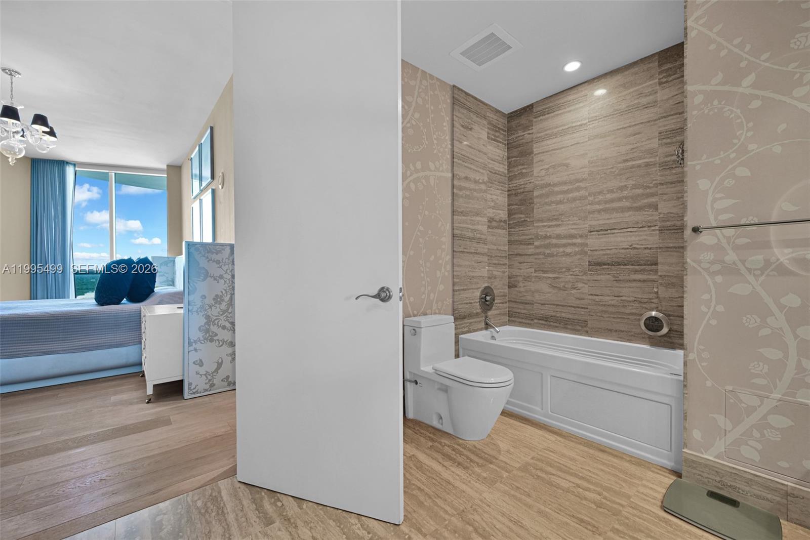 15901 Collins Ave #2405, Sunny Isles Beach FL 33160