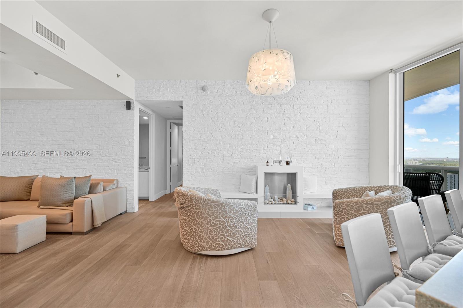 15901 Collins Ave #2405, Sunny Isles Beach FL 33160